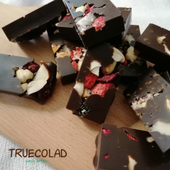 Шоколадний батончик-туррон з горіхами та сухофруктами TRUECOLAD
